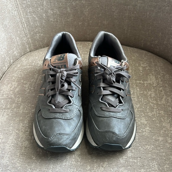 New Balance 574 - Picture 1 of 5